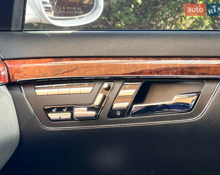 Серый Мерседес С Класс, объемом двигателя 5.5 л и пробегом 264 тыс. км за 9900 $, фото 1 на Automoto.ua