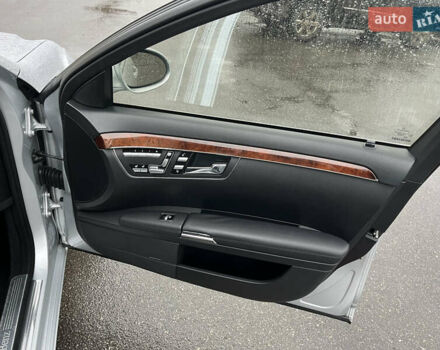 Серый Мерседес С Класс, объемом двигателя 2.99 л и пробегом 380 тыс. км за 11800 $, фото 6 на Automoto.ua