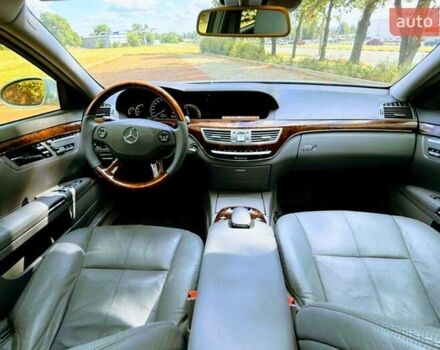 Сірий Мерседес С Клас, об'ємом двигуна 5 л та пробігом 193 тис. км за 10500 $, фото 4 на Automoto.ua