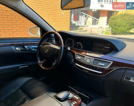 Серый Мерседес С Класс, объемом двигателя 5.5 л и пробегом 264 тыс. км за 9900 $, фото 6 на Automoto.ua