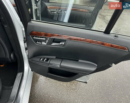 Серый Мерседес С Класс, объемом двигателя 2.99 л и пробегом 380 тыс. км за 11800 $, фото 10 на Automoto.ua