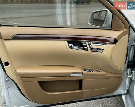 Серый Мерседес С Класс, объемом двигателя 5.5 л и пробегом 203 тыс. км за 14900 $, фото 13 на Automoto.ua