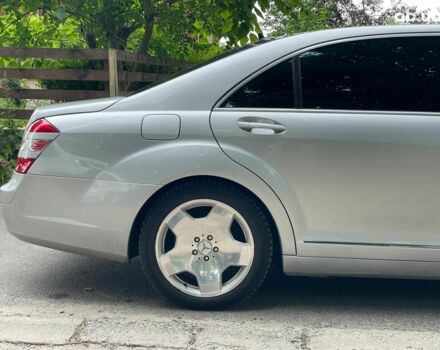 Серый Мерседес С Класс, объемом двигателя 5.5 л и пробегом 294 тыс. км за 12490 $, фото 4 на Automoto.ua