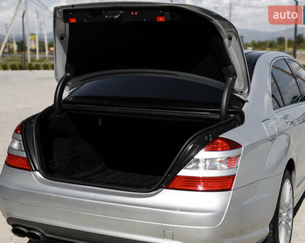 Серый Мерседес С Класс, объемом двигателя 6.2 л и пробегом 177 тыс. км за 15500 $, фото 78 на Automoto.ua