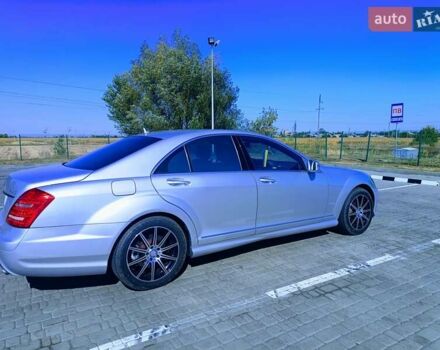 Сірий Мерседес С Клас, об'ємом двигуна 5 л та пробігом 193 тис. км за 10500 $, фото 1 на Automoto.ua