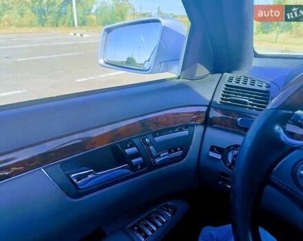 Сірий Мерседес С Клас, об'ємом двигуна 5 л та пробігом 193 тис. км за 10500 $, фото 3 на Automoto.ua