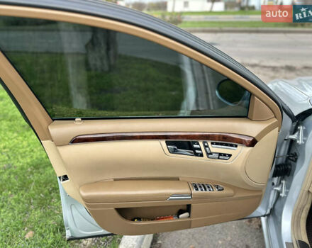 Серый Мерседес С Класс, объемом двигателя 3.5 л и пробегом 223 тыс. км за 13500 $, фото 9 на Automoto.ua