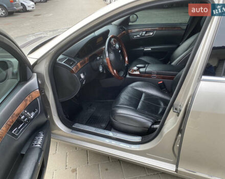 Мерседес С Класс 2008 в Житомире на Automoto.ua Серый Мерседес С Класс, объемом двигателя 3 л и пробегом 418 тыс. км за 10700 $, фото 9 на Automoto.ua