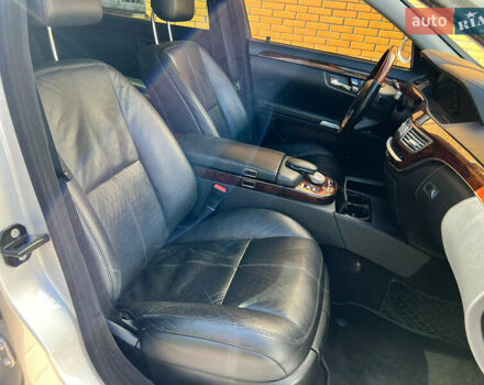 Серый Мерседес С Класс, объемом двигателя 5.5 л и пробегом 264 тыс. км за 9900 $, фото 7 на Automoto.ua