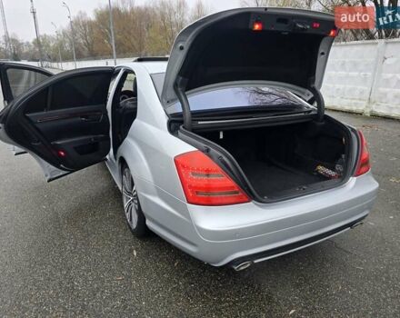 Серый Мерседес С Класс, объемом двигателя 5.5 л и пробегом 260 тыс. км за 10800 $, фото 7 на Automoto.ua