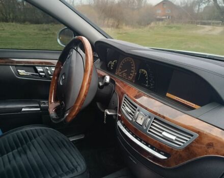 Сірий Мерседес С Клас, об'ємом двигуна 3 л та пробігом 250 тис. км за 10700 $, фото 3 на Automoto.ua