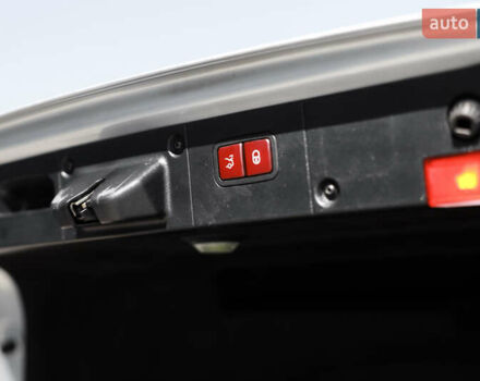 Серый Мерседес С Класс, объемом двигателя 6.2 л и пробегом 177 тыс. км за 15500 $, фото 80 на Automoto.ua