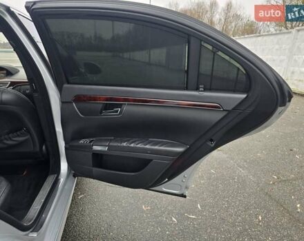 Серый Мерседес С Класс, объемом двигателя 5.5 л и пробегом 260 тыс. км за 10800 $, фото 15 на Automoto.ua