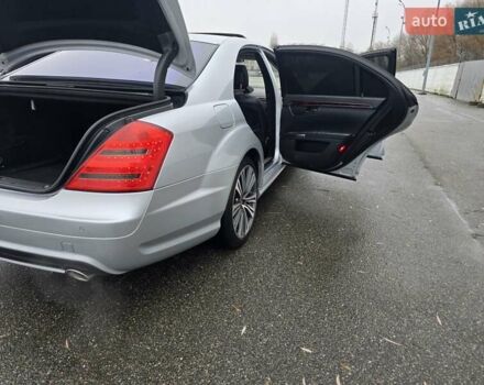 Серый Мерседес С Класс, объемом двигателя 5.5 л и пробегом 260 тыс. км за 10800 $, фото 6 на Automoto.ua
