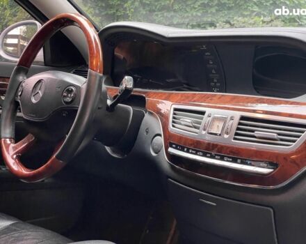 Серый Мерседес С Класс, объемом двигателя 5.5 л и пробегом 294 тыс. км за 12490 $, фото 30 на Automoto.ua