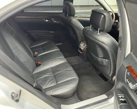 Сірий Мерседес С Клас, об'ємом двигуна 5.5 л та пробігом 238 тис. км за 9800 $, фото 10 на Automoto.ua