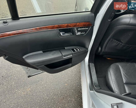 Серый Мерседес С Класс, объемом двигателя 2.99 л и пробегом 380 тыс. км за 11800 $, фото 17 на Automoto.ua