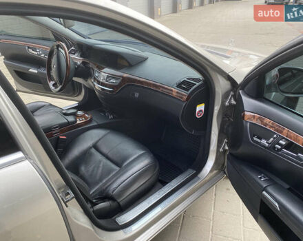 Серый Мерседес С Класс, объемом двигателя 3 л и пробегом 419 тыс. км за 10500 $, фото 13 на Automoto.ua