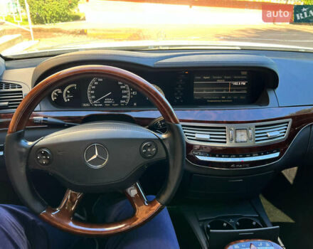 Серый Мерседес С Класс, объемом двигателя 5.5 л и пробегом 264 тыс. км за 9900 $, фото 3 на Automoto.ua