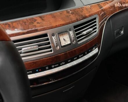 Серый Мерседес С Класс, объемом двигателя 5.5 л и пробегом 294 тыс. км за 12490 $, фото 19 на Automoto.ua