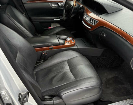 Сірий Мерседес С Клас, об'ємом двигуна 3.5 л та пробігом 342 тис. км за 10800 $, фото 11 на Automoto.ua