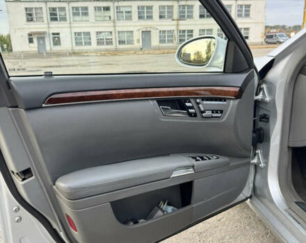 Серый Мерседес С Класс, объемом двигателя 4.7 л и пробегом 395 тыс. км за 8999 $, фото 14 на Automoto.ua