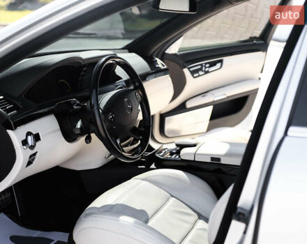 Серый Мерседес С Класс, объемом двигателя 6.2 л и пробегом 177 тыс. км за 15500 $, фото 30 на Automoto.ua