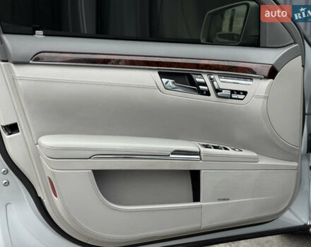 Сірий Мерседес С Клас, об'ємом двигуна 5.46 л та пробігом 218 тис. км за 13200 $, фото 12 на Automoto.ua