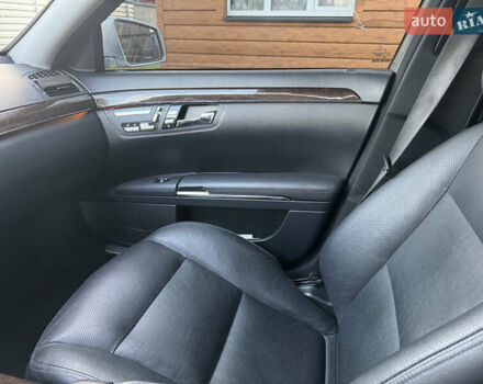 Серый Мерседес С Класс, объемом двигателя 2.99 л и пробегом 160 тыс. км за 18000 $, фото 18 на Automoto.ua