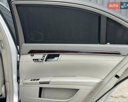 Сірий Мерседес С Клас, об'ємом двигуна 5.46 л та пробігом 218 тис. км за 13200 $, фото 20 на Automoto.ua