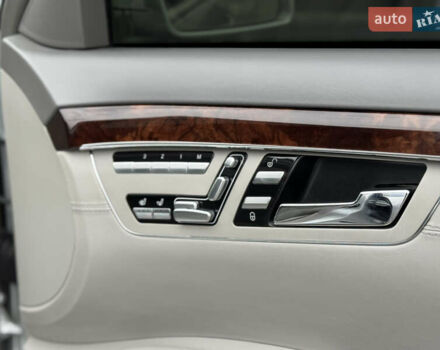 Сірий Мерседес С Клас, об'ємом двигуна 5.46 л та пробігом 218 тис. км за 13200 $, фото 17 на Automoto.ua
