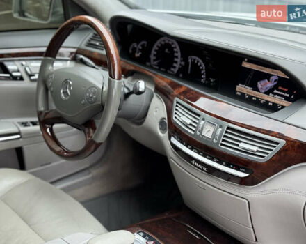 Сірий Мерседес С Клас, об'ємом двигуна 5.46 л та пробігом 218 тис. км за 13200 $, фото 15 на Automoto.ua