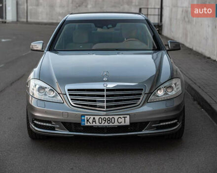 Серый Мерседес С Класс, объемом двигателя 6.21 л и пробегом 34 тыс. км за 80000 $, фото 3 на Automoto.ua