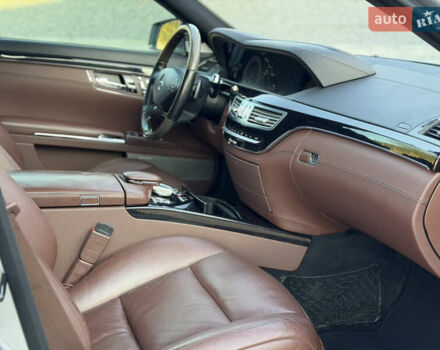 Сірий Мерседес С Клас, об'ємом двигуна 3 л та пробігом 270 тис. км за 19500 $, фото 30 на Automoto.ua
