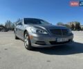 Серый Мерседес С Класс, объемом двигателя 5.46 л и пробегом 395 тыс. км за 17000 $, фото 1 на Automoto.ua