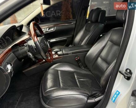 Сірий Мерседес С Клас, об'ємом двигуна 4.66 л та пробігом 195 тис. км за 11500 $, фото 14 на Automoto.ua