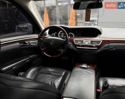 Сірий Мерседес С Клас, об'ємом двигуна 4.66 л та пробігом 195 тис. км за 11500 $, фото 18 на Automoto.ua