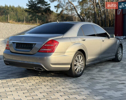 Сірий Мерседес С Клас, об'ємом двигуна 3 л та пробігом 270 тис. км за 19500 $, фото 4 на Automoto.ua