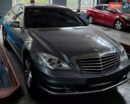 Сірий Мерседес С Клас, об'ємом двигуна 4.66 л та пробігом 219 тис. км за 24000 $, фото 3 на Automoto.ua
