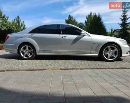 Серый Мерседес С Класс, объемом двигателя 4.7 л и пробегом 130 тыс. км за 26000 $, фото 1 на Automoto.ua