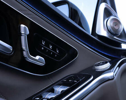 Серый Мерседес С Класс, объемом двигателя 3.98 л и пробегом 19 тыс. км за 315000 $, фото 31 на Automoto.ua