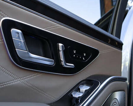 Серый Мерседес С Класс, объемом двигателя 3.98 л и пробегом 19 тыс. км за 315000 $, фото 25 на Automoto.ua