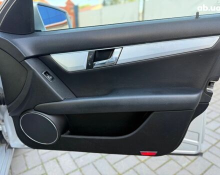 Серый Мерседес С Класс, объемом двигателя 2.2 л и пробегом 250 тыс. км за 9490 $, фото 15 на Automoto.ua