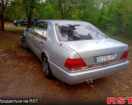 Серый Мерседес С Класс, объемом двигателя 3.2 л и пробегом 395 тыс. км за 4500 $, фото 1 на Automoto.ua