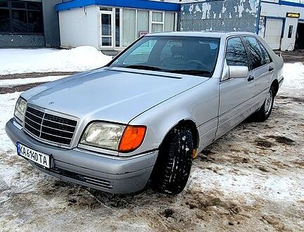 Серый Мерседес С Класс, объемом двигателя 3.2 л и пробегом 400 тыс. км за 5500 $, фото 1 на Automoto.ua