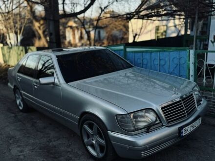 Сірий Мерседес С Клас, об'ємом двигуна 5 л та пробігом 500 тис. км за 5650 $, фото 1 на Automoto.ua