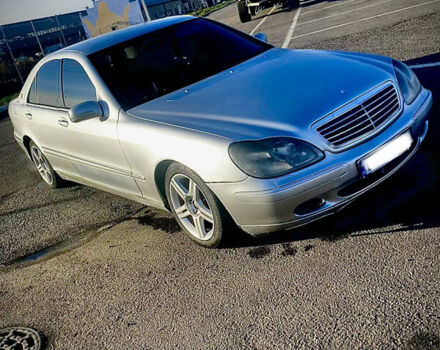 Серый Мерседес С Класс, объемом двигателя 3.2 л и пробегом 300 тыс. км за 2900 $, фото 1 на Automoto.ua