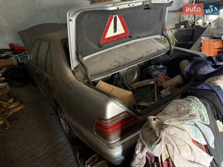 Серый Мерседес С Класс, объемом двигателя 3 л и пробегом 600 тыс. км за 3700 $, фото 1 на Automoto.ua