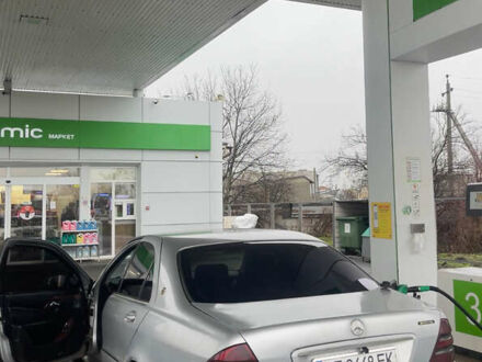 Серый Мерседес С Класс, объемом двигателя 3.2 л и пробегом 350 тыс. км за 2550 $, фото 1 на Automoto.ua