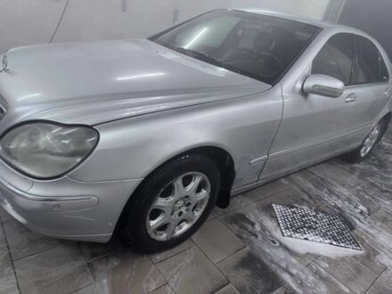 Серый Мерседес С Класс, объемом двигателя 3.2 л и пробегом 356 тыс. км за 4000 $, фото 1 на Automoto.ua